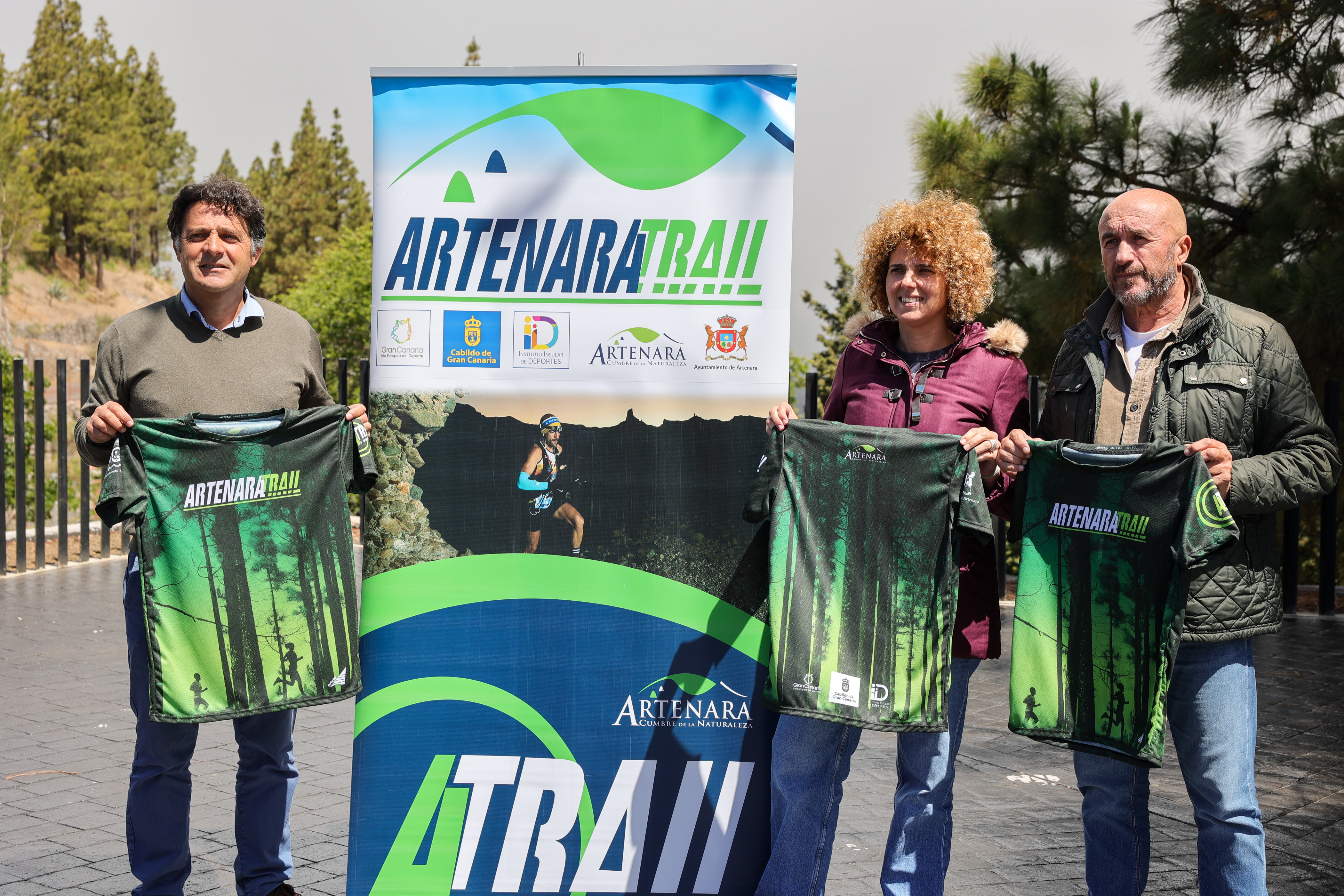 Jesús Díaz, Jazmina Benítez y Alberto Díaz, en la presentación de la Artenara Trail. Jesús de León Jesús Díaz, Jazmina Benítez y Alberto Díaz, en la presentación de la Artenara Trail. Jesús de León